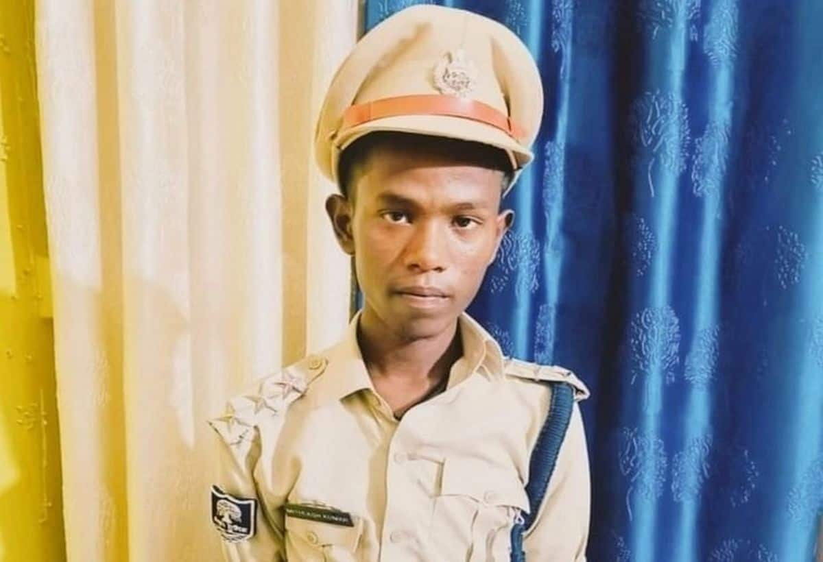 Fake IPS Officer: 18-Year-Old Scams His Way to Uniform, Shocks Village and Police!