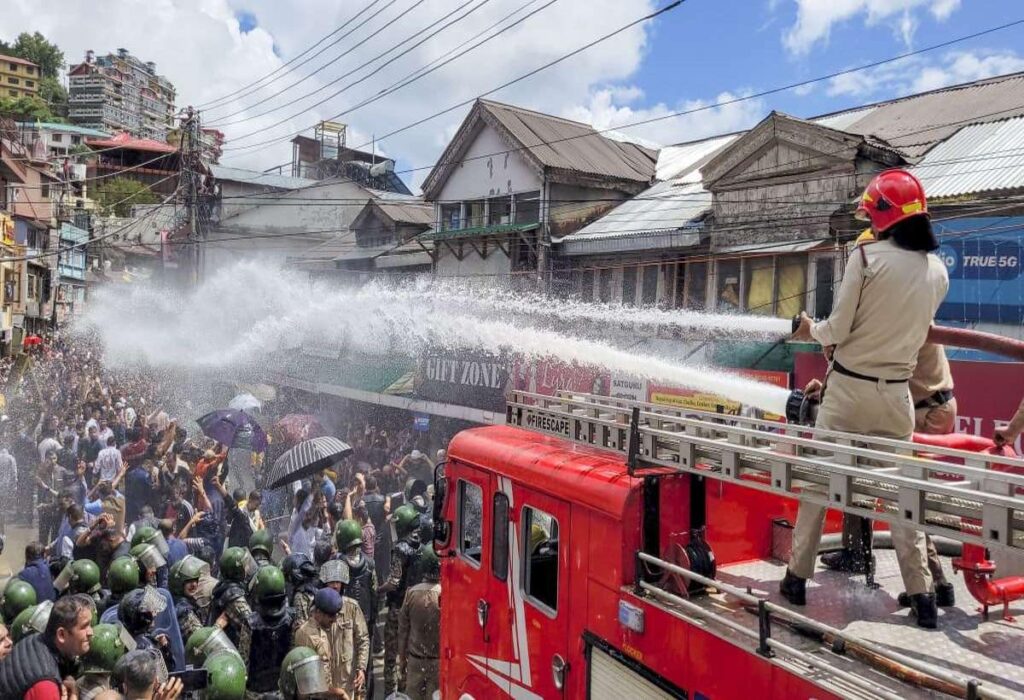 Shimla Mosque Controversy: Mandi Protesters Clash with Police Over Illegal Mosque