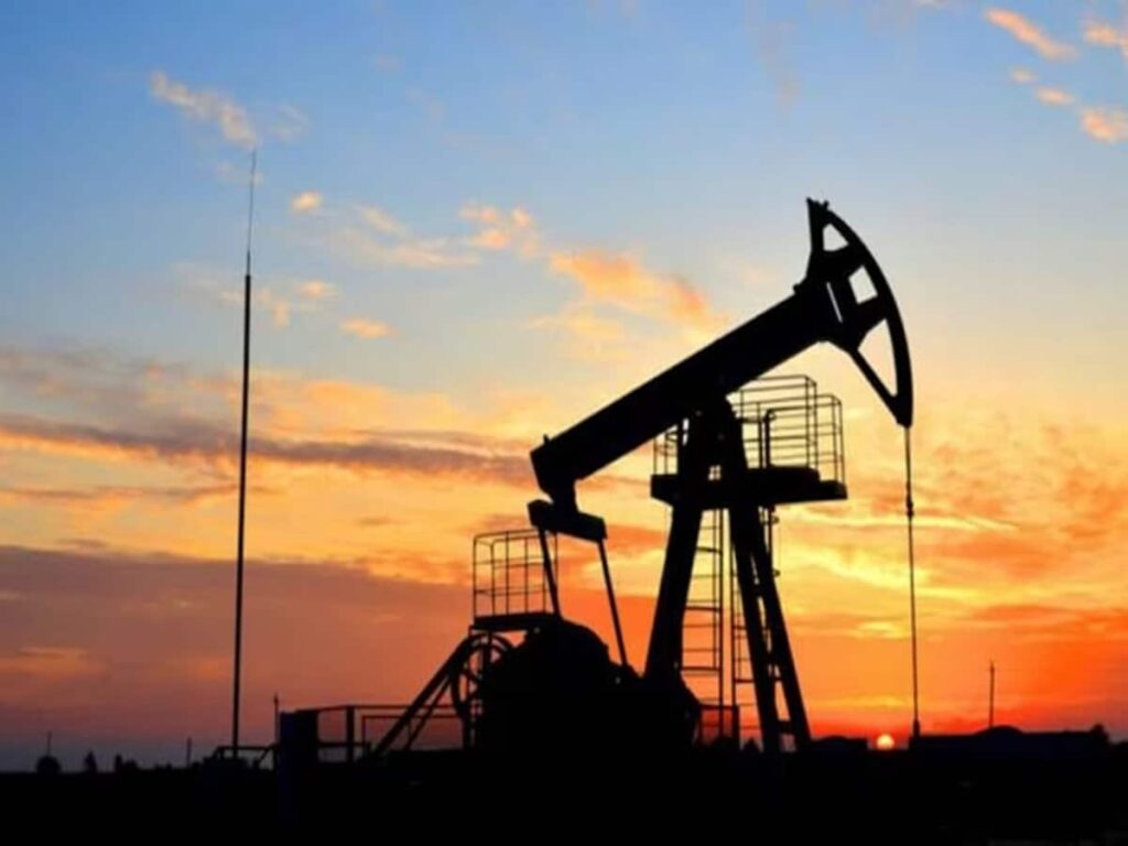 Crude Oil Prices Plunge: Drop Below $70/Barrel for First Time Since December 2021!