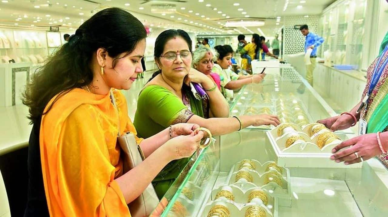 Gold Prices Drop: Check Today's Rates in UP, Bihar, & Delhi During Shradh Paksha