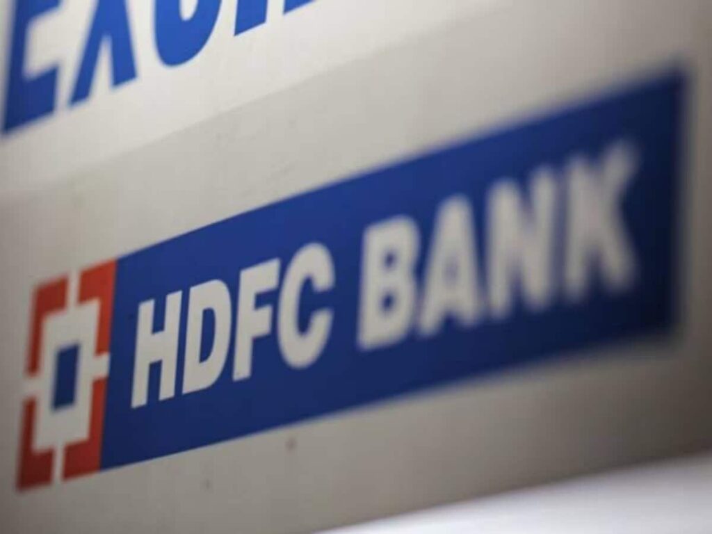 Top Mutual Funds Sell ₹8200 Crore Stake in HDFC Bank: August Update