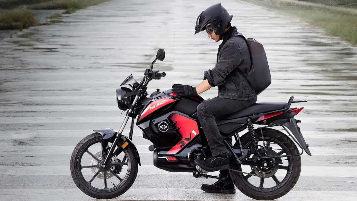 Revolt RV1: Indian Electric Motorcycle Shatters Records with 16,000 Bookings in a Week!