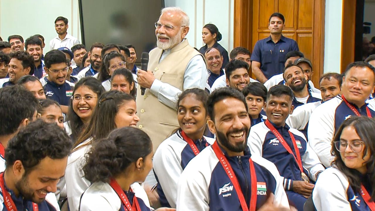 PM Modi Celebrates Paralympic Heroes: Gold Medalist Harvinder's Special Gift