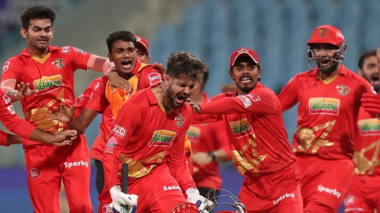 UP T20 Match: 8 Balls, 15 Runs, 2 Wickets – Kanpur Superstars' Quick Route to the Final!