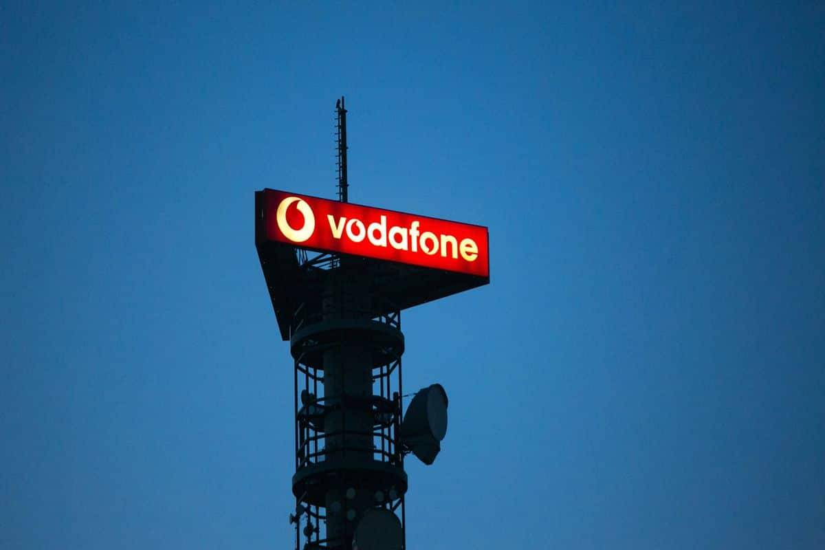 Vodafone Idea Shares Plunge 15% as Supreme Court Ruling Hits AGR Case