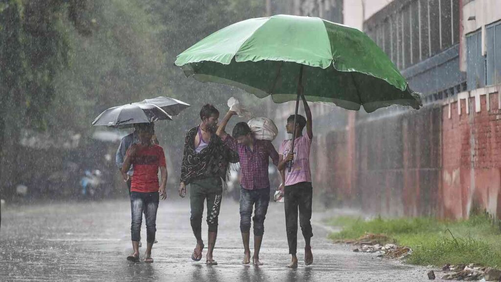 আজ থেকে ফের বদলে যাবে আবহাওয়া, দক্ষিণবঙ্গের একাধিক জেলায় ফের বৃষ্টি