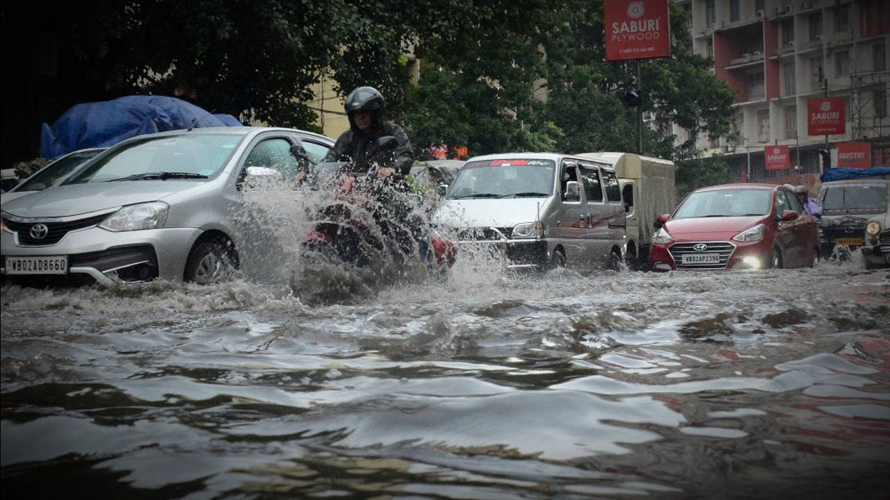 আজও দুর্যোগ দক্ষিণবঙ্গে, নিম্নচাপের জেরে ভাসবে ৮ জেলা! আবহাওয়ার খবর