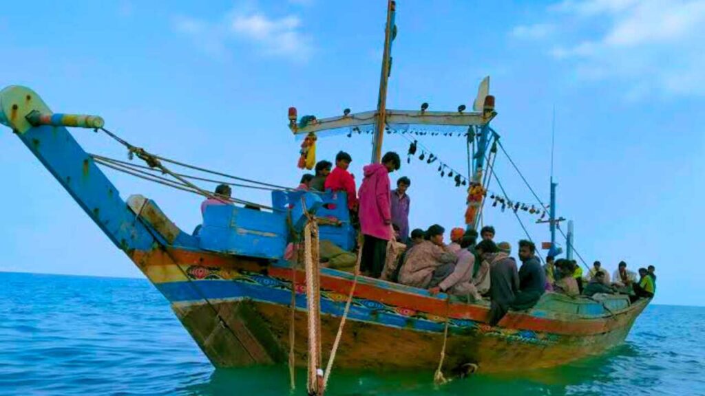 চারিদিকে কান্নার রোল, সমুদ্রে মাছ ধরতে গিয়ে বিকল তিনটি ট্রলার, নিখোঁজ ৪৯ জন মৎস্যজীবী