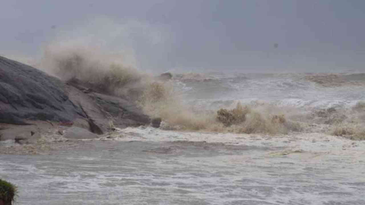 দ্রুত গতিতে এগোচ্ছে উড়িষ্যার দিকে, বঙ্গোপসাগরে নিম্নচাপের জেরে অশান্ত হবে দক্ষিণবঙ্গও