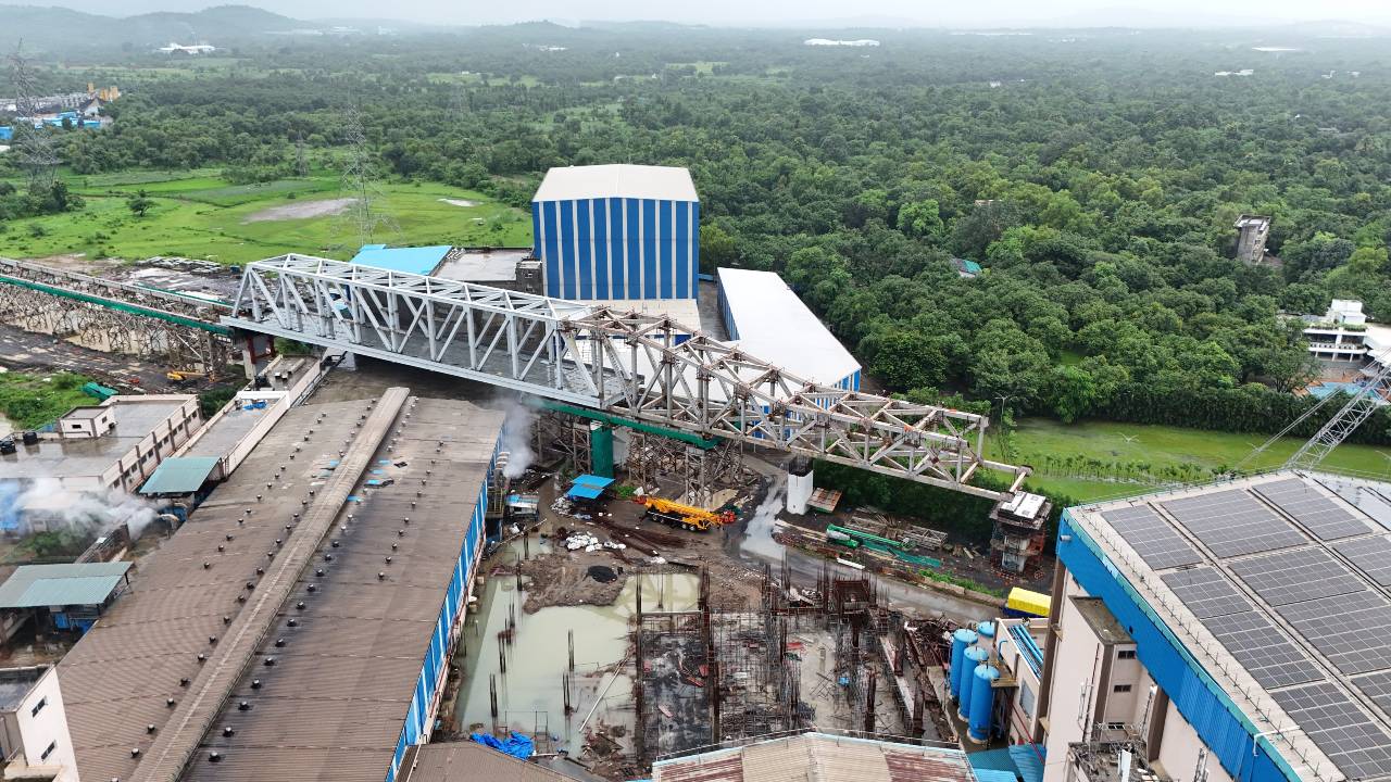 বুলেট ট্রেন প্রকল্পে নয়া সাফল্য, মেক ইন ইন্ডিয়া ইস্পাত সেতু বসিয়ে কামাল দেখাল রেল