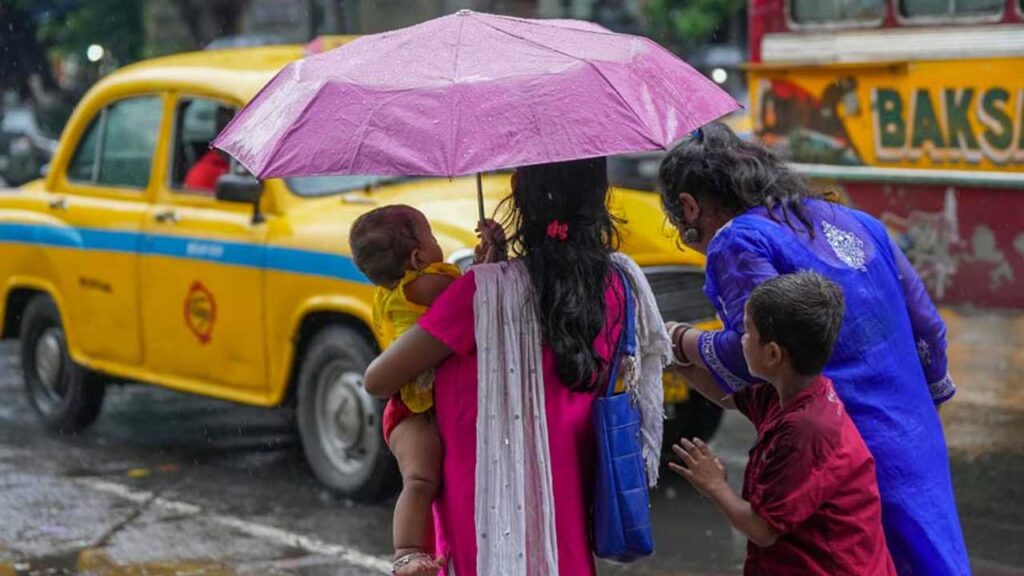 মঙ্গলেও অশনি সতর্কতা উত্তরবঙ্গের ৭ জেলায়, দক্ষিণবঙ্গে কেমন থাকবে আবহাওয়া?