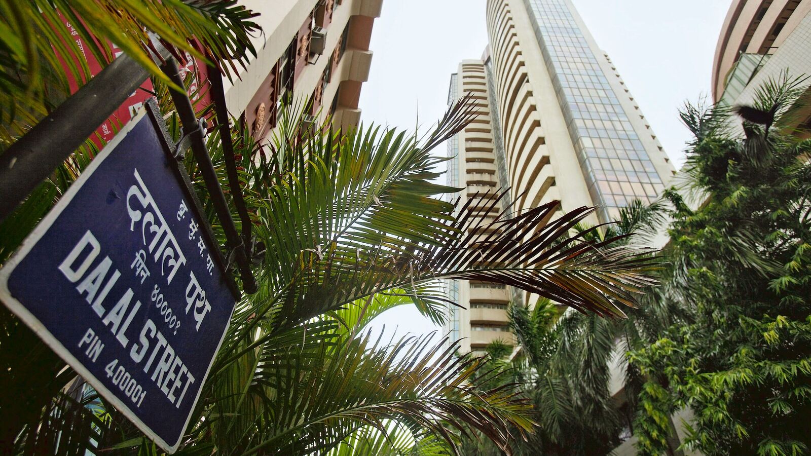 India's Sovereign Bonds Set for FTSE Russell Emerging Market Index by 2025