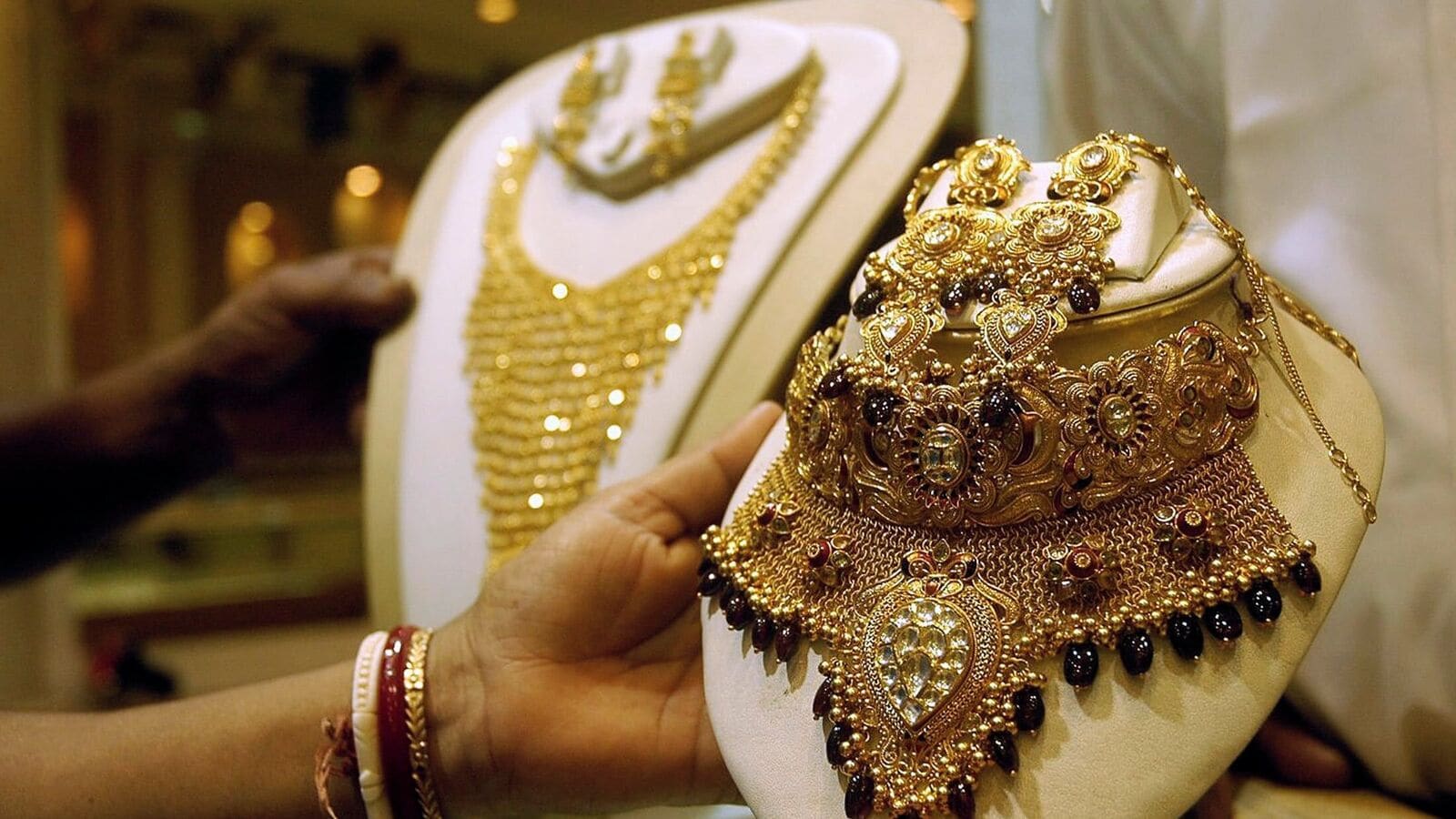 Gold Prices Stagnant Before Fed Meeting: Key MCX Levels Revealed