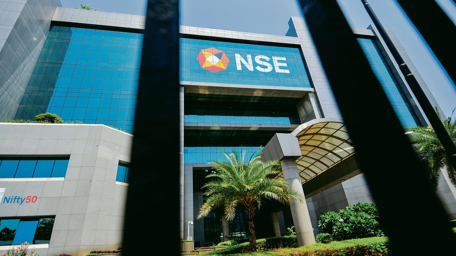 Sebi Approves ₹643 Crore NSE Settlement with Ex-Chief Vikram Limaye | Latest Stock Market News