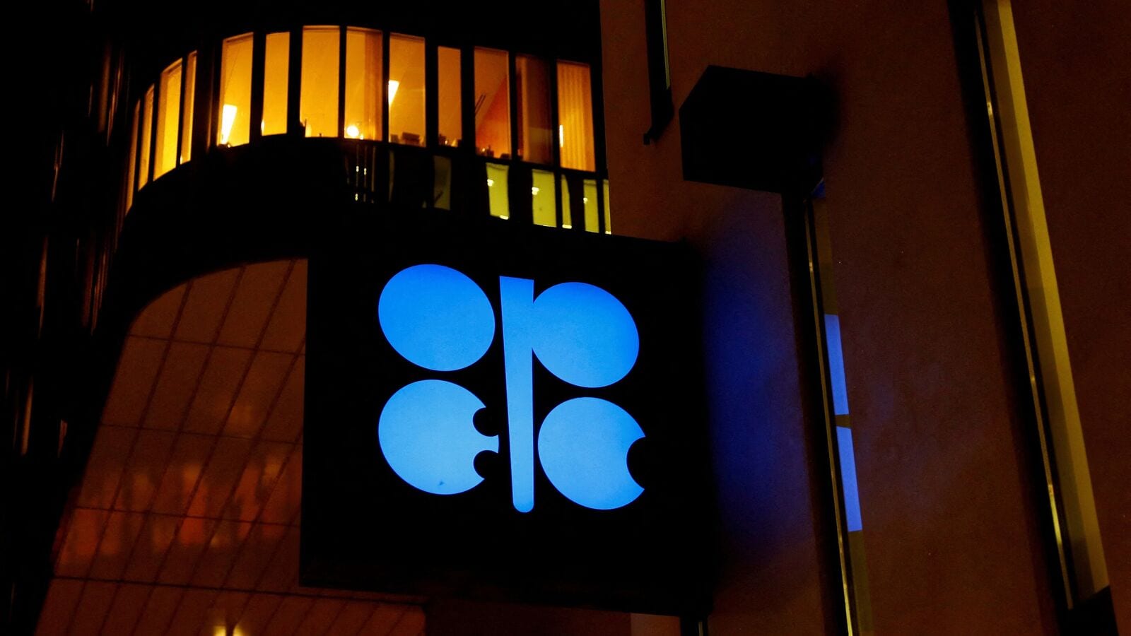 OPEC Cuts 2024 Oil Demand Forecast; Brent Prices Fall to $77