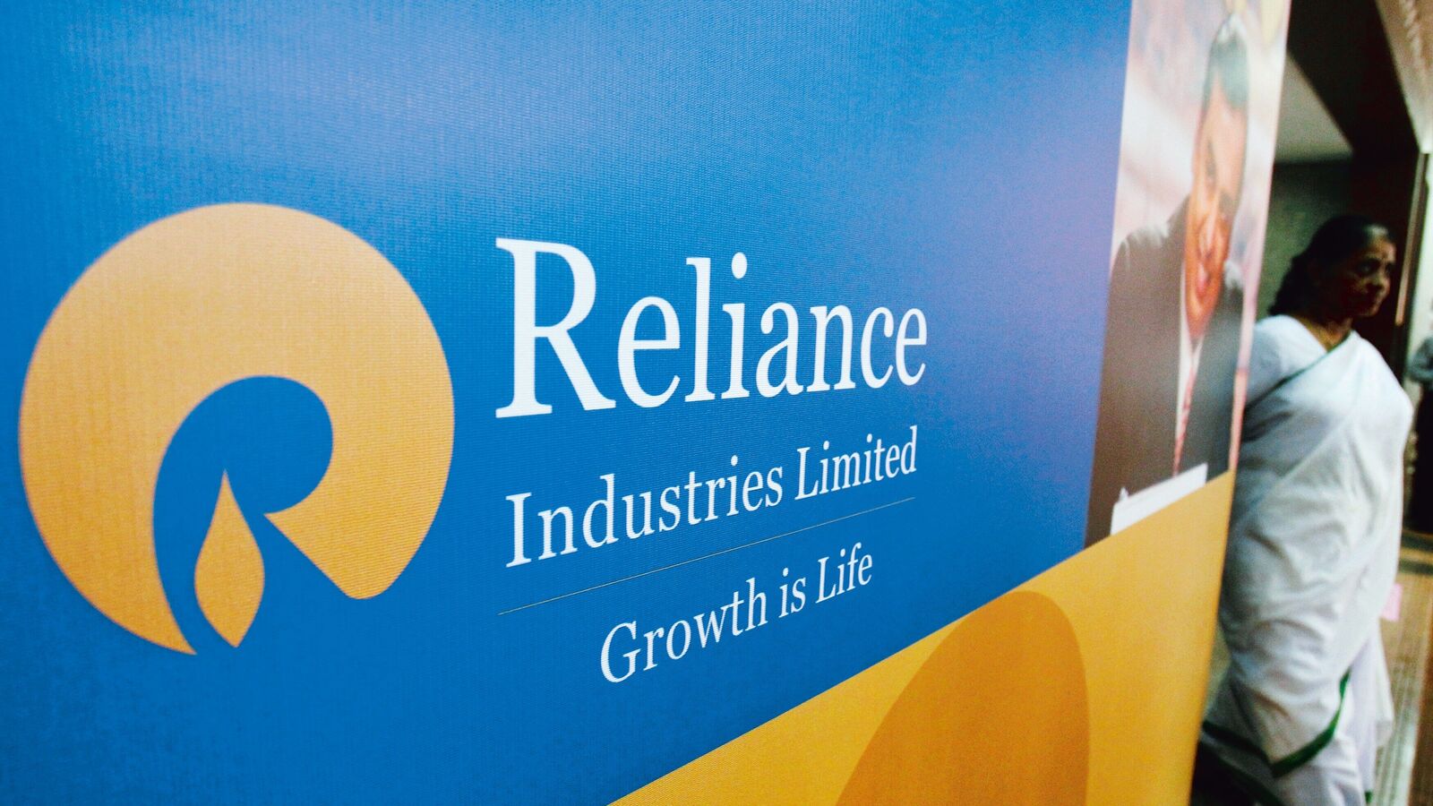 Should You Buy Reliance Shares Before Q2 2024 Results?