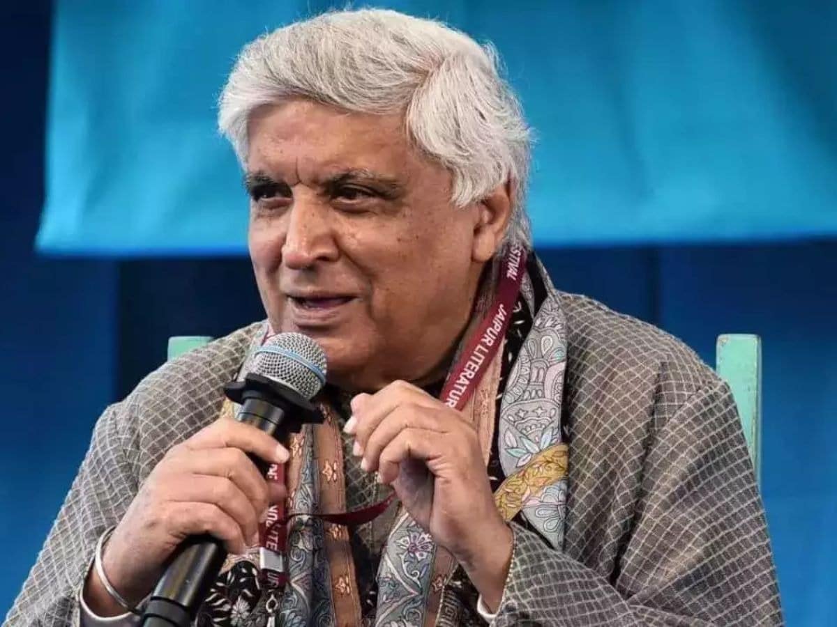 Javed Akhtar Reveals: Farhan Rejects My Dialogues, Zoya Asks for Dog's Lines!