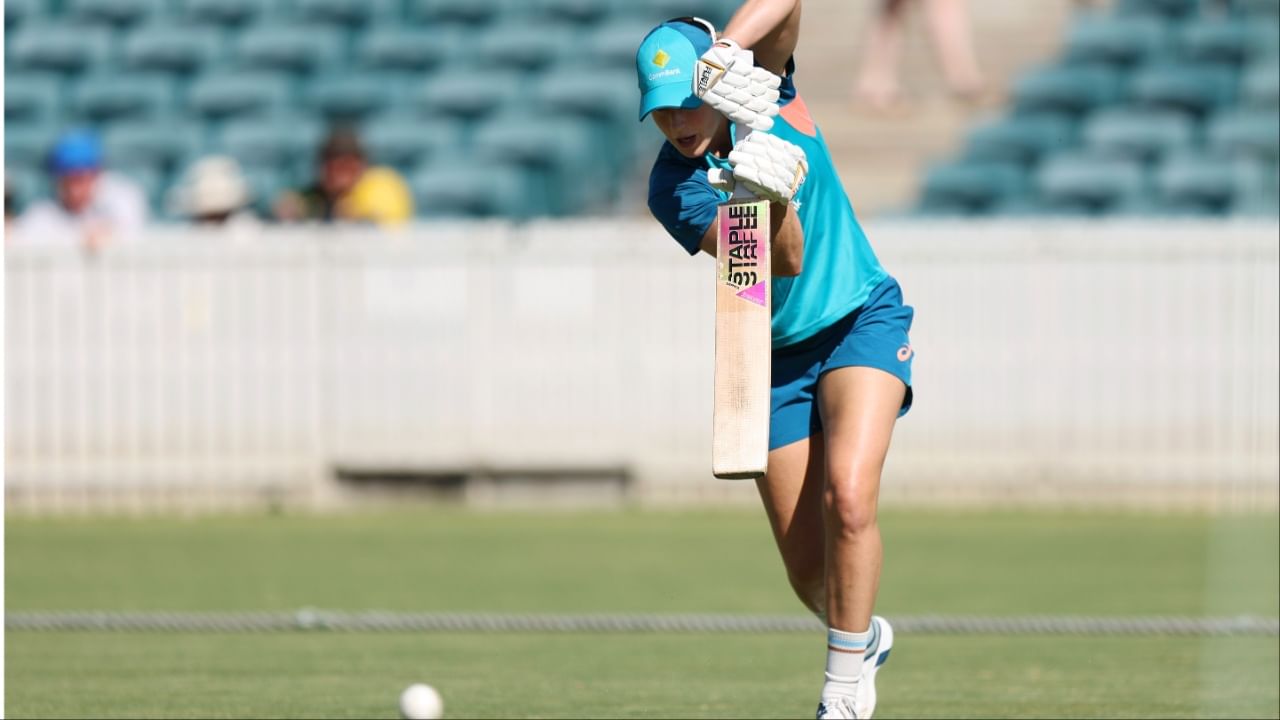 16-Year-Old Cricket Star: The World’s Richest Female Player Shines in T20 World Cup!