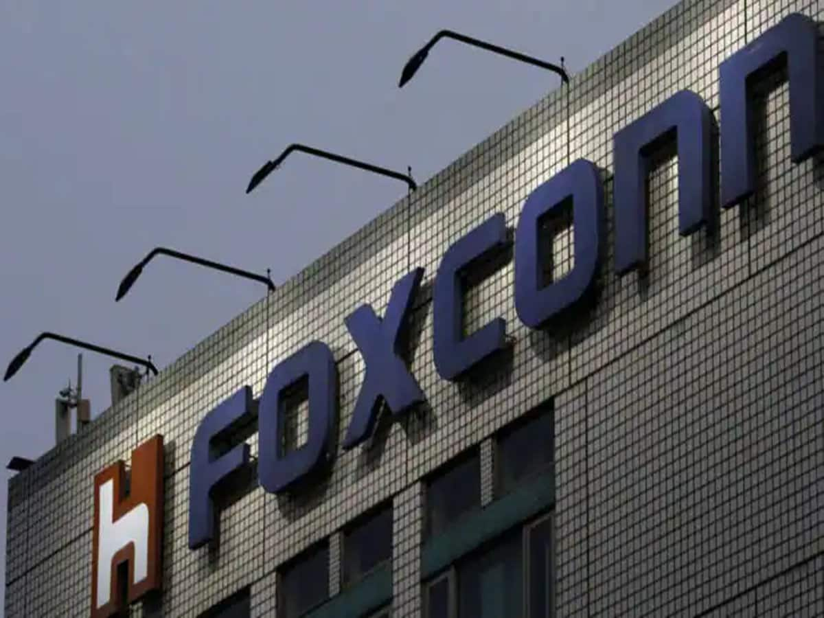 Foxconn to Invest ₹424 Crore in HCL Semiconductor Joint Venture