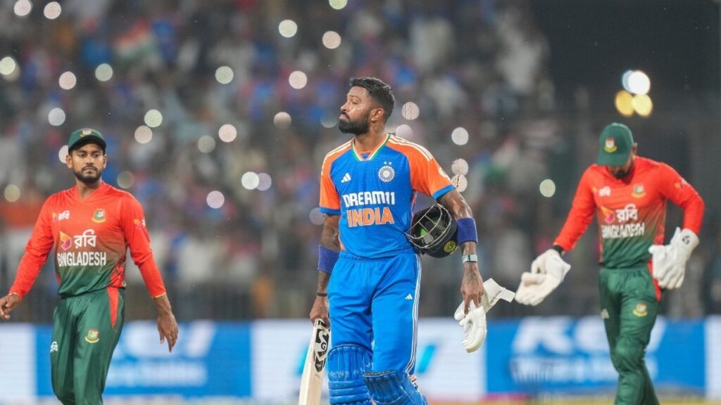 Unbelievable Shot: Hardik Pandya Hits a Boundless Beauty Without Watching the Ball!