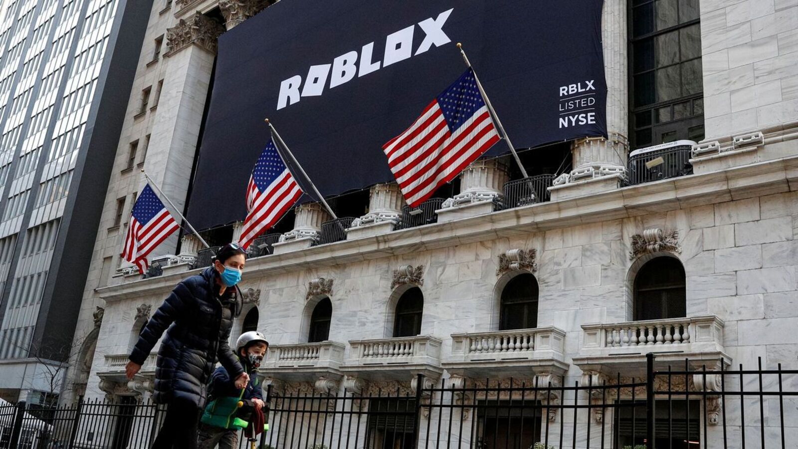 Hindenburg Claims Roblox Inflated Metrics by 42%, Shares Drop 4% | Stock News