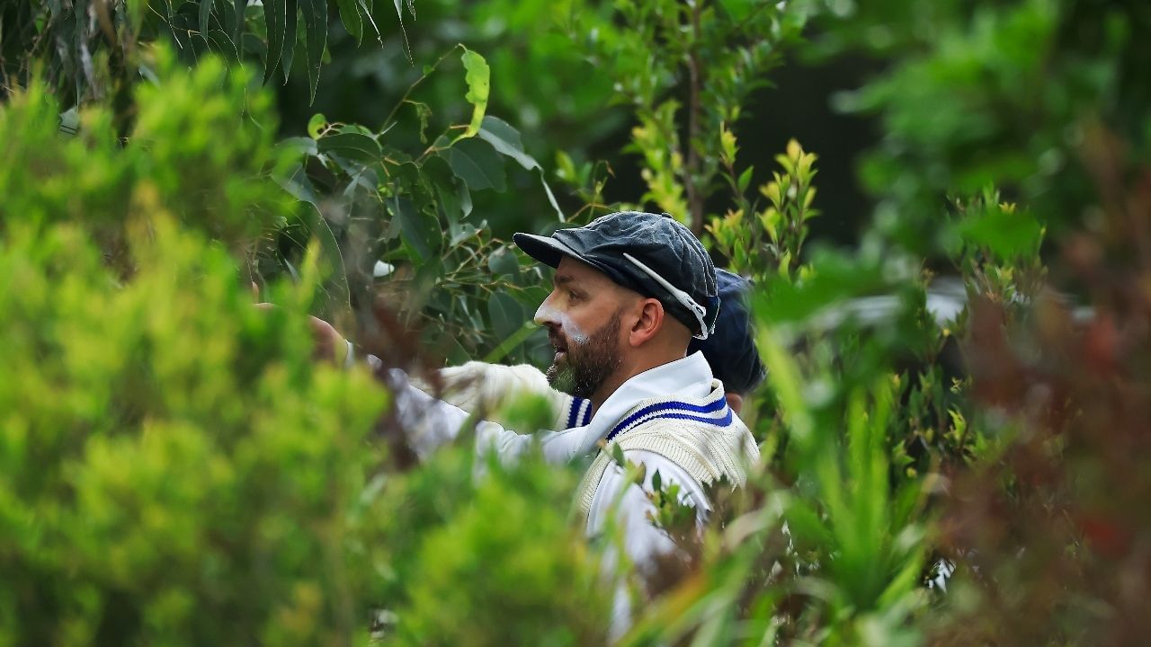 Watch a Legendary Player Hilariously Search for a Lost Ball in the Bushes – Must-See Video!