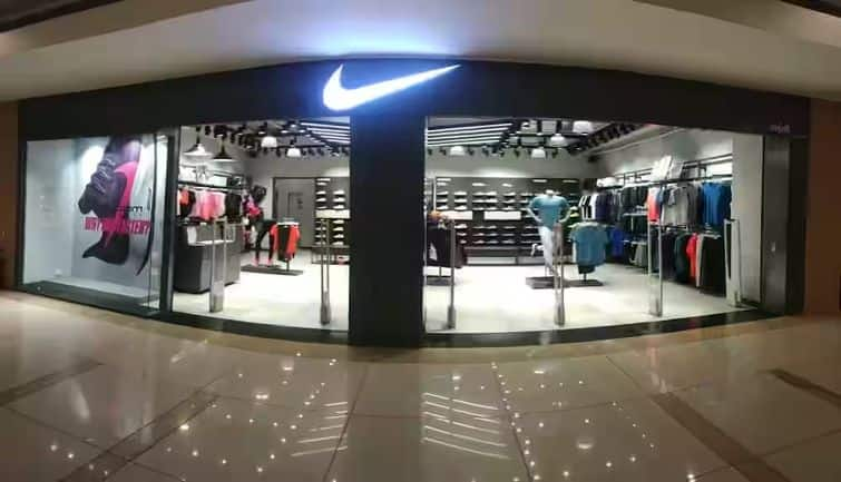 Nike Shares Drop 5%: Prepares for New CEO and Withdraws Business Estimates