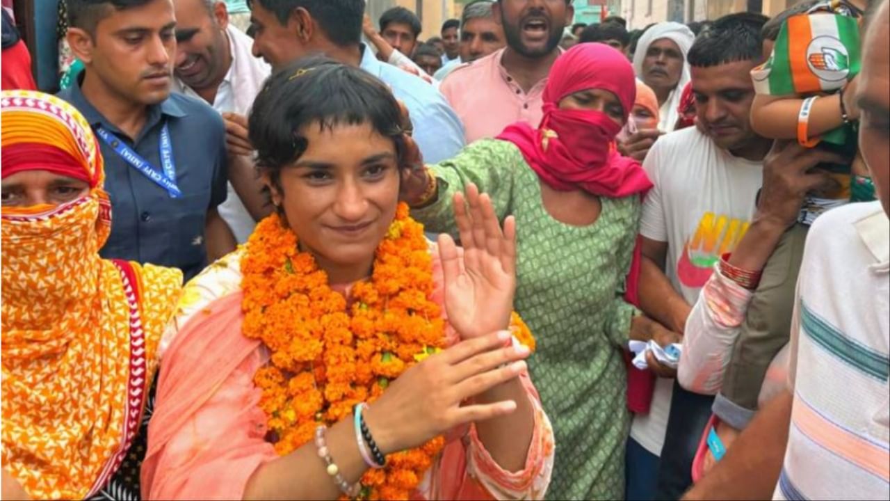 Bajrang Punia Celebrates Vinesh Phogat's Win Amid Rivalry with 'Guru' in Haryana Elections