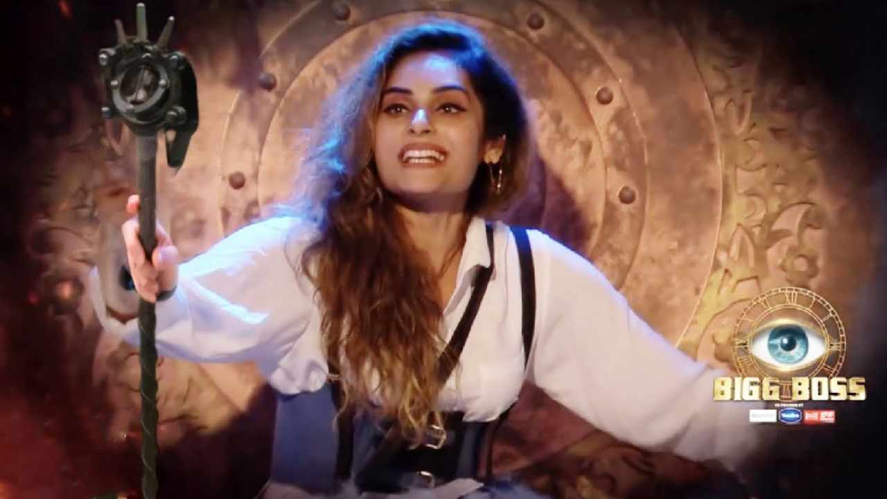 bigg boss 18 time god shrutika arjun