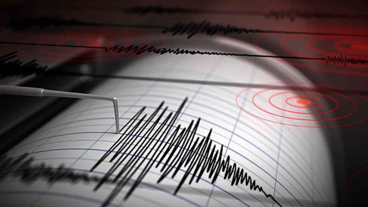 earthquake hits kolkata early morning